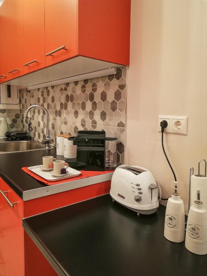 Stylish Modern Studio In The Heart Of Атина Екстериор снимка
