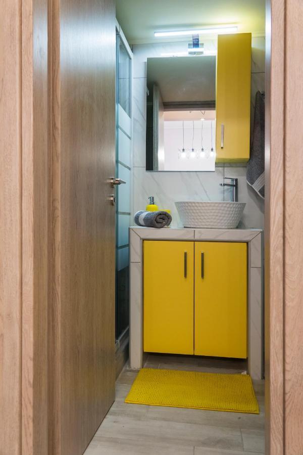 Stylish Modern Studio In The Heart Of Атина Екстериор снимка