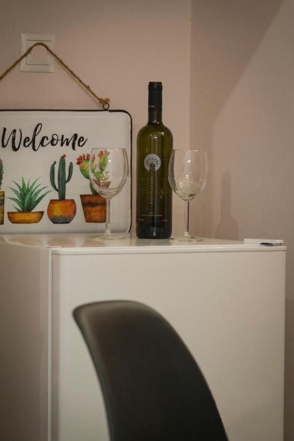 Stylish Modern Studio In The Heart Of Атина Екстериор снимка